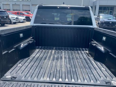 Used 2025 Toyota Tacoma SR5 AWD/4WD image 10