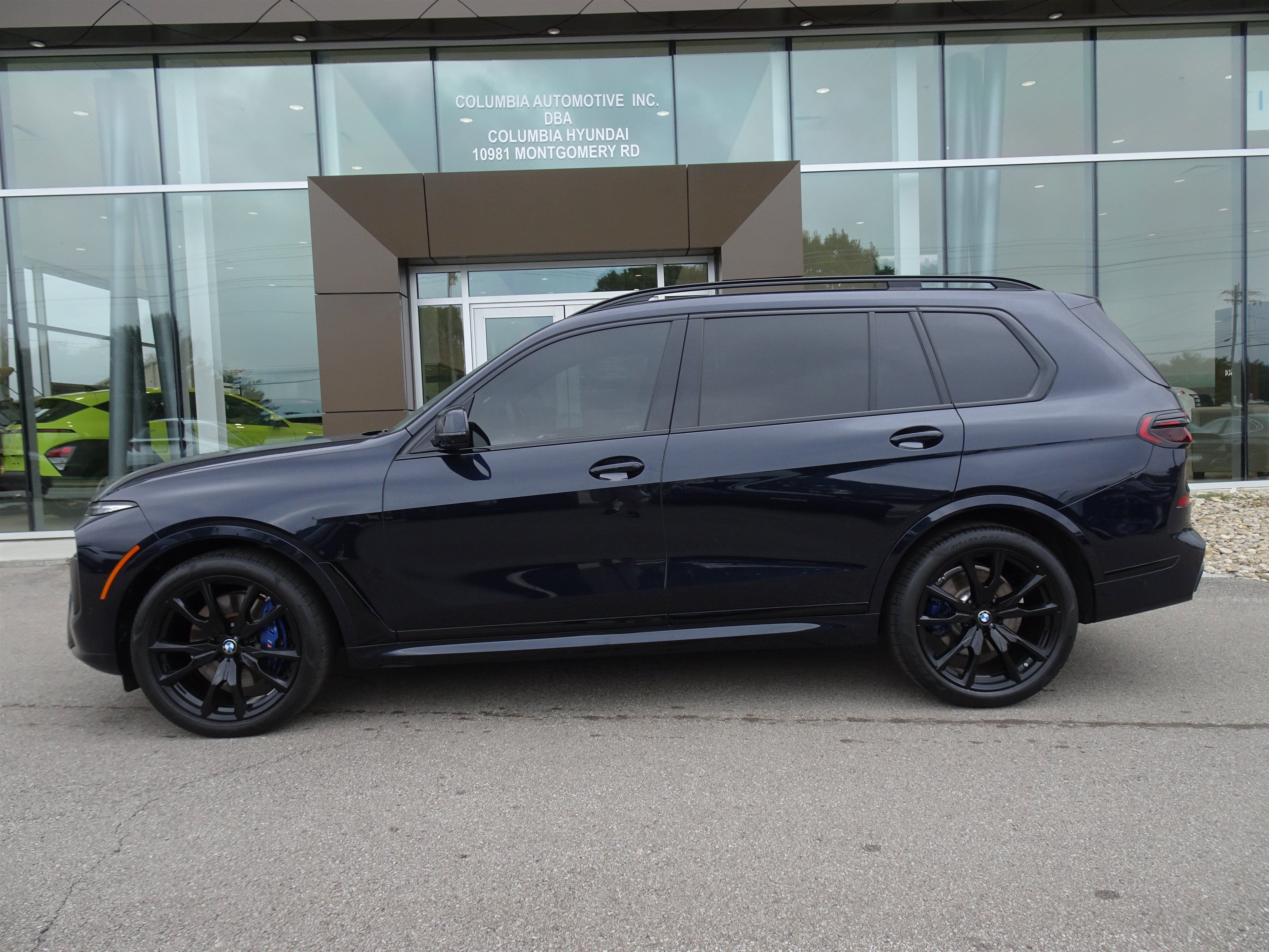 Used 2025 BMW X7 xDrive40i w/ M Sport Package AWD/4WD image 2