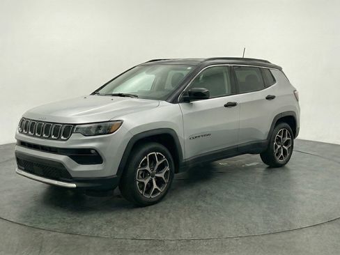 Used 2025 Jeep Compass Limited image 3