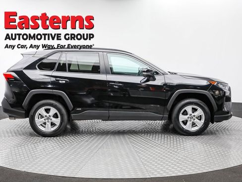 Used 2021 Toyota RAV4 LE image 4