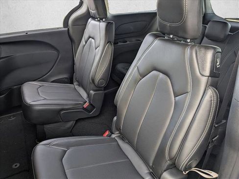 New 2026 Chrysler Pacifica Select image 15