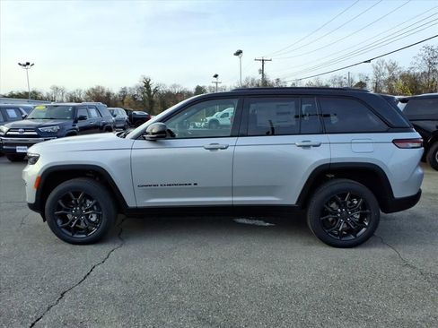 New 2025 Jeep Grand Cherokee Limited image 7
