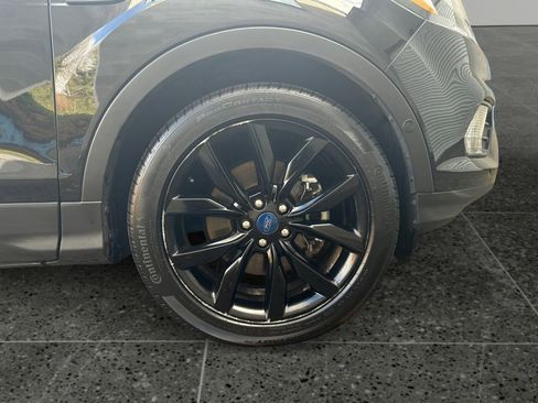 Used 2019 Ford Escape Titanium image 9