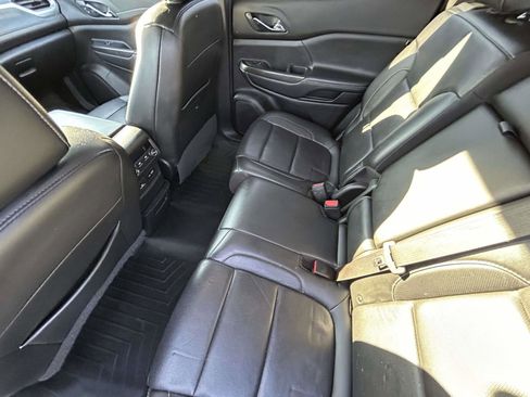 Used 2020 GMC Acadia SLT image 11