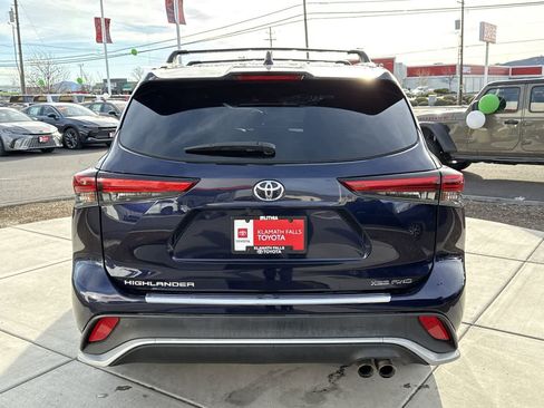 Used 2023 Toyota Highlander XSE image 4