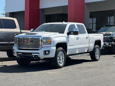 Used 2018 GMC Sierra 2500 Denali w/ Duramax Plus Package AWD/4WD image 37