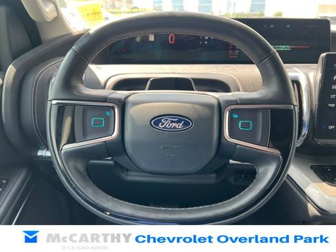 Used 2025 Ford Expedition Platinum AWD/4WD image 12