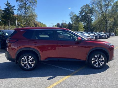 Used 2023 Nissan Rogue SV image 9