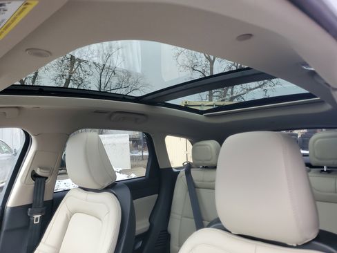 New 2026 Lincoln Corsair Premiere image 11