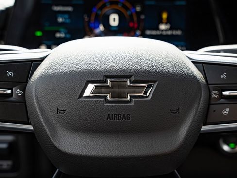 Used 2025 Chevrolet Suburban Z71 w/ Comfort Package image 33