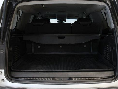 Used 2018 Chevrolet Suburban LT image 28