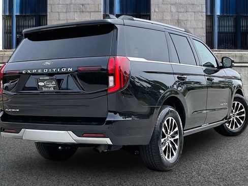 Certified 2025 Ford Expedition Platinum AWD/4WD image 11