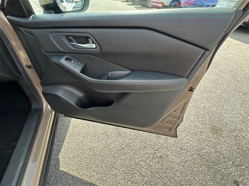 Used 2024 Nissan Rogue SV image 14