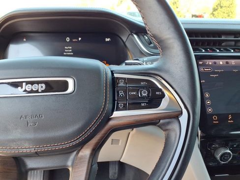 Used 2022 Jeep Grand Cherokee Summit w/ Adv Protech Group IV AWD/4WD image 17