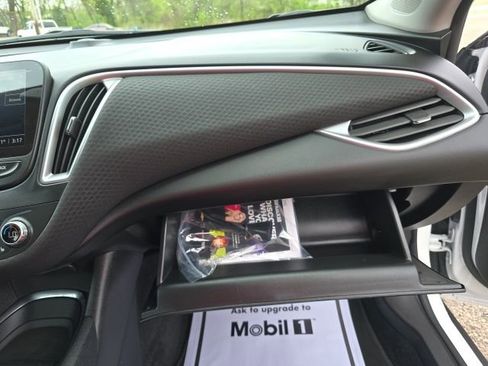 Used 2025 Chevrolet Malibu LT image 32