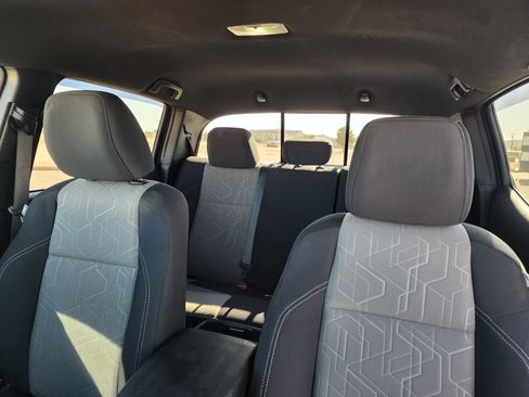 Used 2022 Toyota Tacoma TRD Sport w/ Technology Package RWD image 18