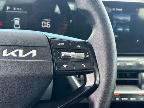 Used 2025 Kia K4 LXS image 27