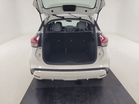 Used 2023 Nissan Kicks SR w/ SR Premium Package FWD image 29