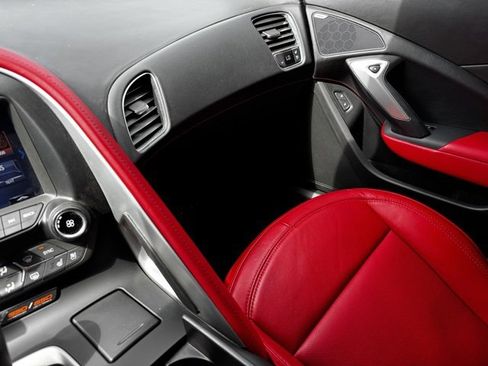 Used 2015 Chevrolet Corvette Z06 w/ 3LZ Preferred Equipment Group image 16