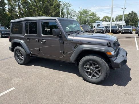 Used 2025 Jeep Wrangler Unlimited Sport AWD/4WD image 3