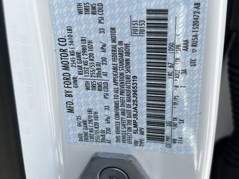 New 2025 Lincoln Nautilus Premier w/ Equipment Group 102A image 34