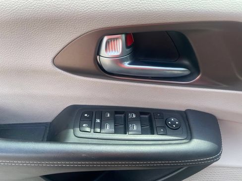 Used 2023 Chrysler Voyager LX FWD image 17