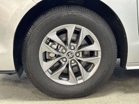 Used 2023 Toyota Sienna XLE image 44