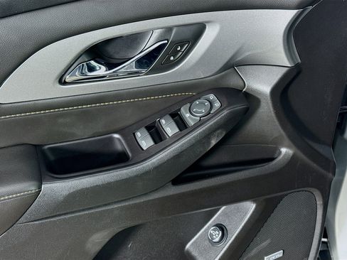 Used 2020 Chevrolet Traverse LT w/ LT Premium Package image 24