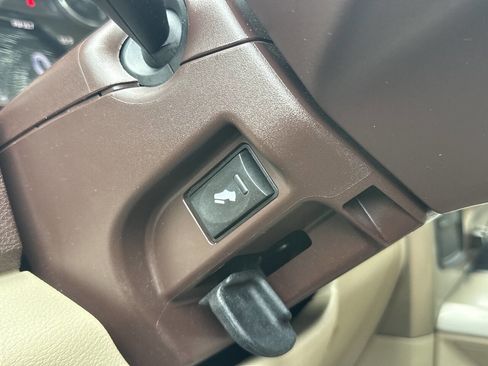 Used 2013 RAM 1500 Laramie w/ Convenience Group AWD/4WD image 42