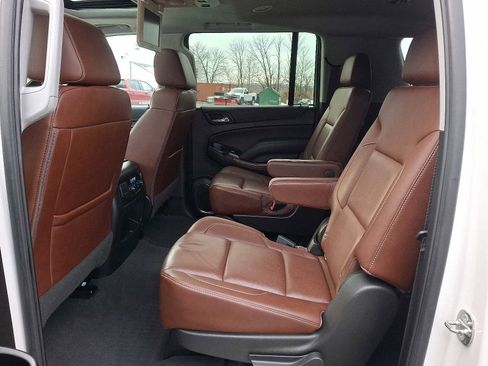 Used 2019 Chevrolet Suburban Premier w/ Premier Plus Edition image 10