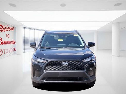 Certified 2025 Toyota Corolla Cross LE FWD image 4
