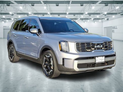 Certified 2023 Kia Telluride S w/ S Sunroof Package image 1