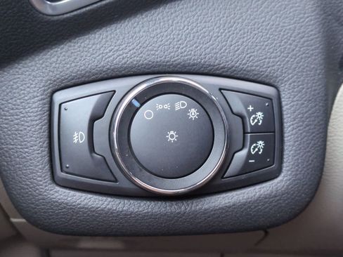 Used 2013 Ford C-MAX SEL FWD image 28