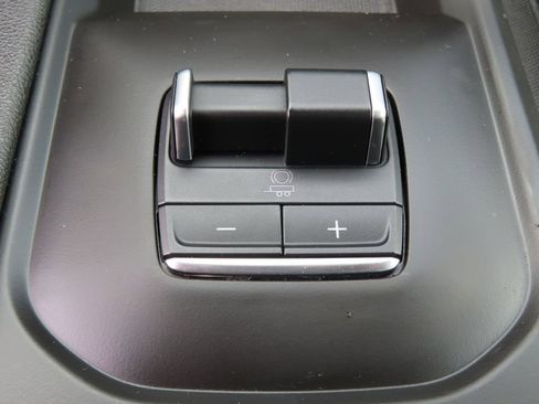 Used 2024 GMC Sierra 2500 AT4 w/ AT4 Preferred Package AWD/4WD image 9