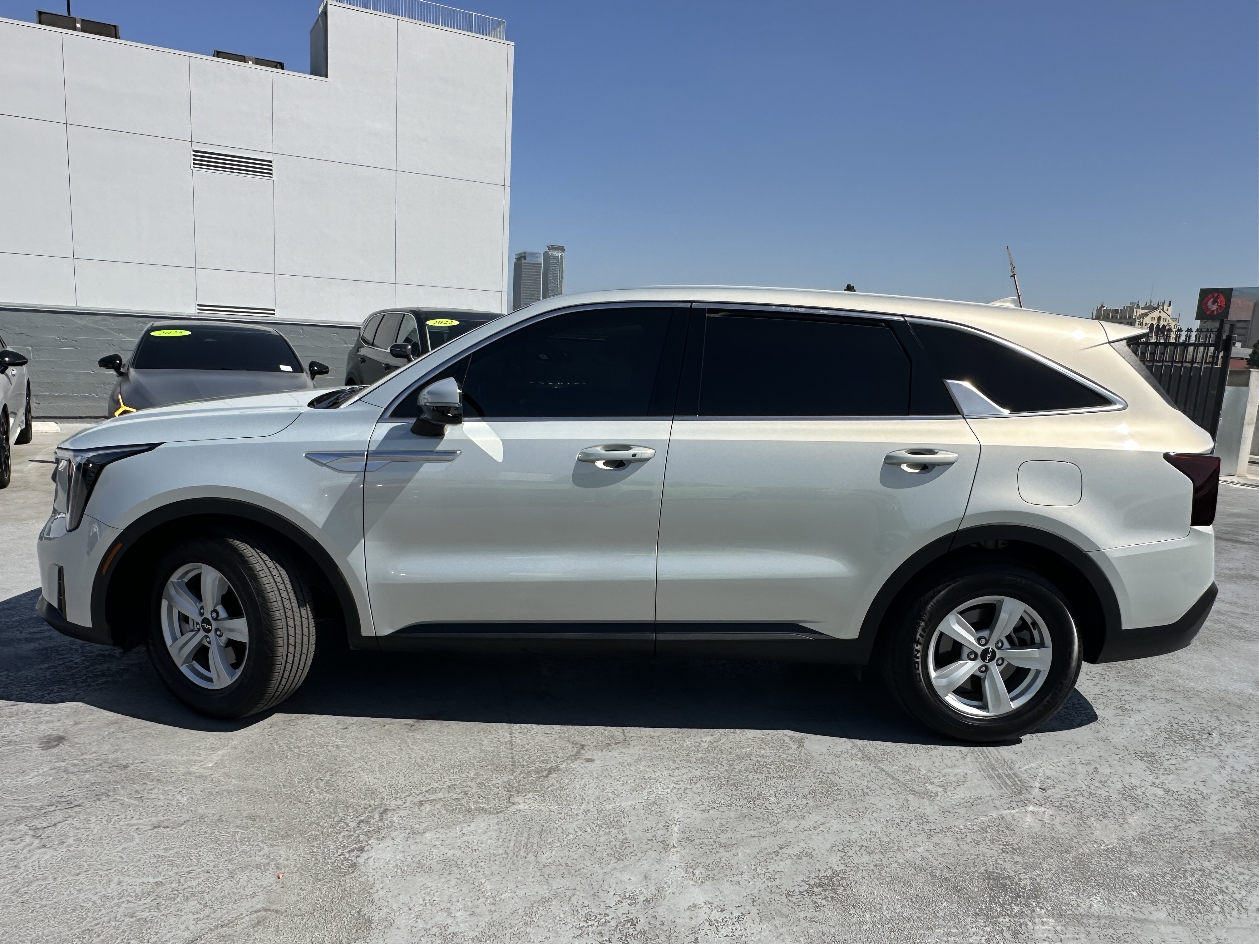 Used 2026 Kia Sorento LX FWD image 3