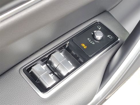 New 2026 Jaguar F-PACE R-Dynamic S image 10