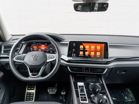 Certified 2026 Volkswagen Atlas Peak Edition AWD/4WD image 22
