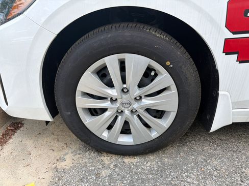 Certified 2025 Nissan Sentra S FWD image 5