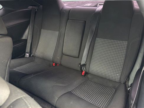 Used 2016 Dodge Challenger SXT RWD image 19