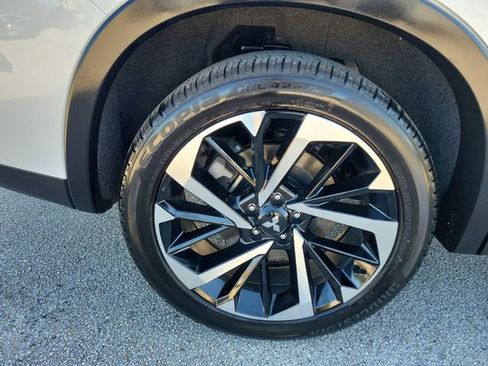 Used 2025 Mitsubishi Outlander SE image 7