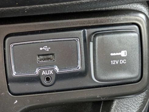 Used 2023 Jeep Renegade Latitude w/ Sun/Sound Group AWD/4WD image 22