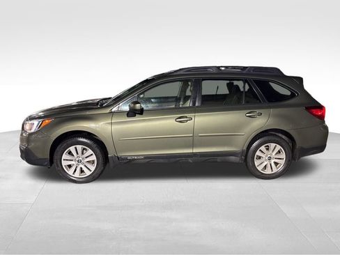 Used 2017 Subaru Outback 2.5i Premium image 2
