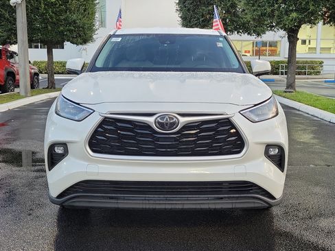 Used 2020 Toyota Highlander LE AWD/4WD image 4