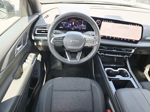 Used 2026 Chevrolet Traverse LT w/ Midnight/Sport Edition FWD image 7