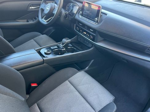 Used 2024 Nissan Rogue SV AWD/4WD image 16