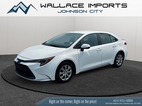 Used 2021 Toyota Corolla LE FWD image 2