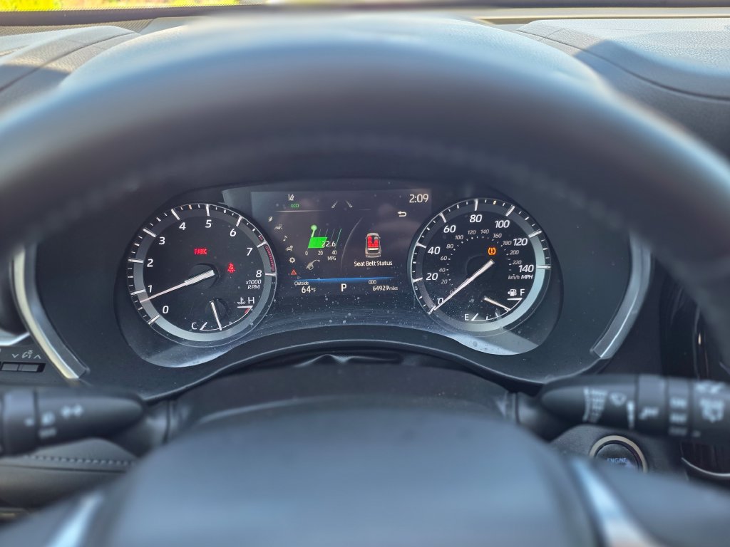 Used 2021 Toyota Highlander XLE FWD image 19