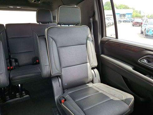 Used 2023 Chevrolet Suburban Premier RWD image 15
