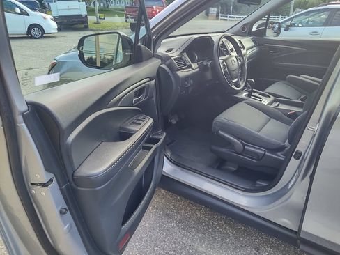 Used 2019 Honda Ridgeline Sport image 11