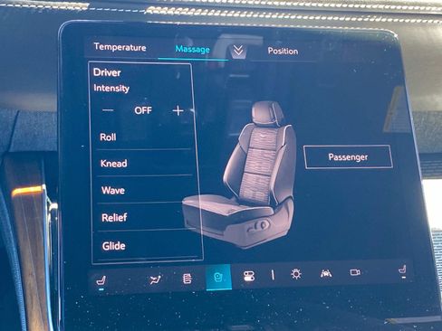 Used 2025 Cadillac Escalade ESV Premium Luxury Platinum image 38